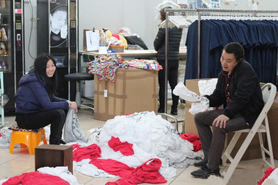 意大利服装厂工作的中国人:月入过万,老外不愿干这种强度工作!